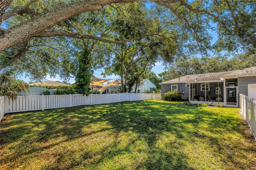 755 39TH AVENUE NE St Petersburg, FL 33703