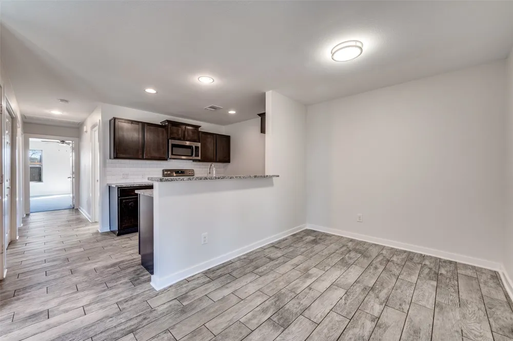 612 6th Gunter, TX 75058