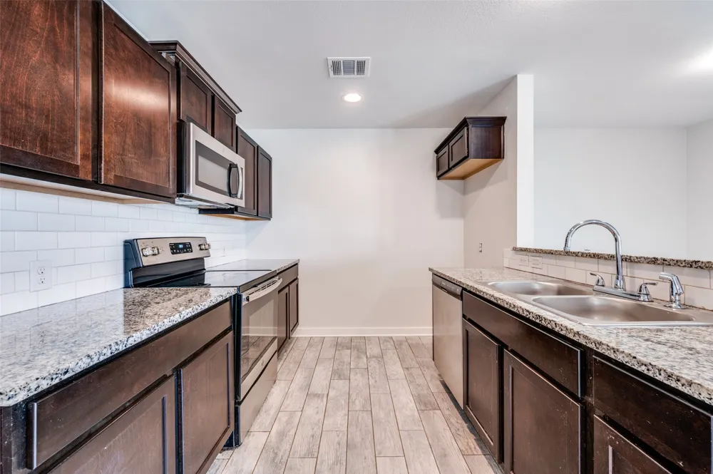 612 6th Gunter, TX 75058