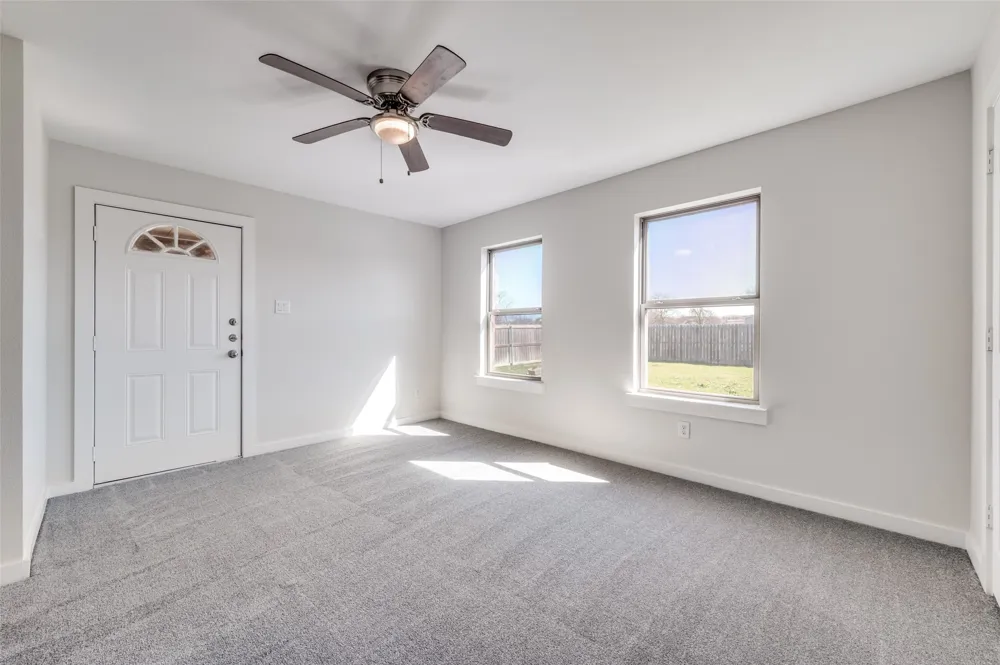 612 6th Gunter, TX 75058