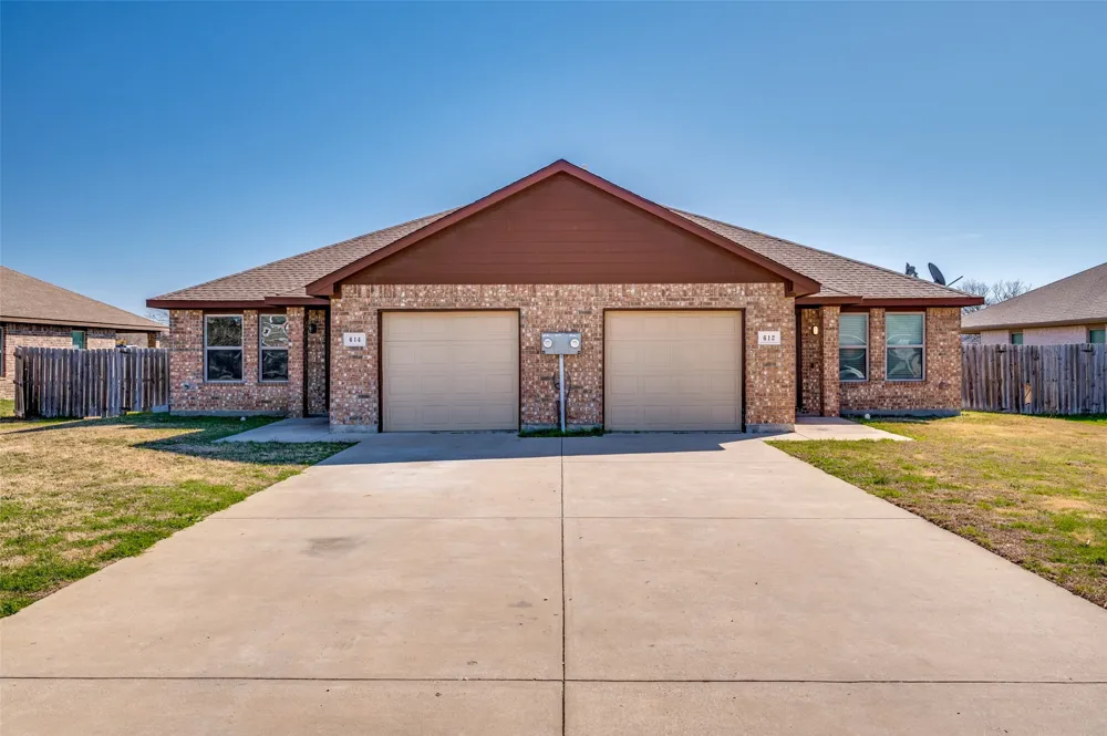 612 6th Gunter, TX 75058