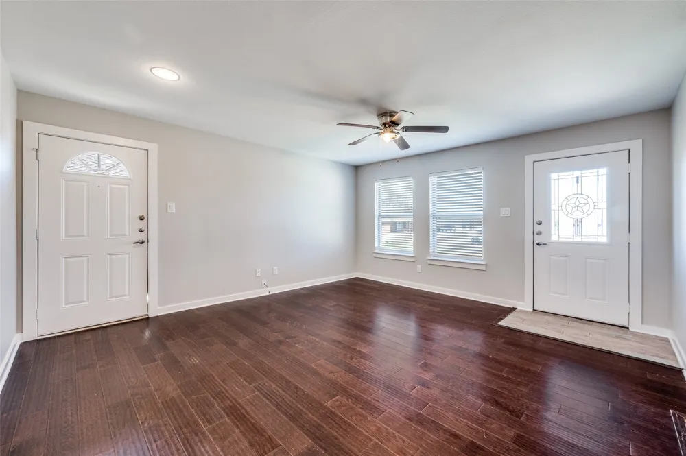 612 6th Gunter, TX 75058