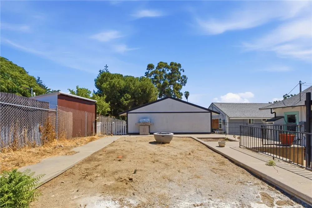 228 S Spring Lake Elsinore, CA 92530