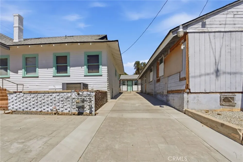 228 S Spring Lake Elsinore, CA 92530