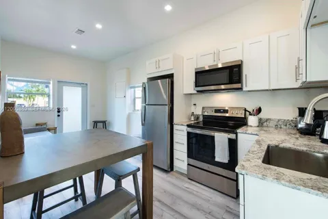 115 SE 2nd St #2