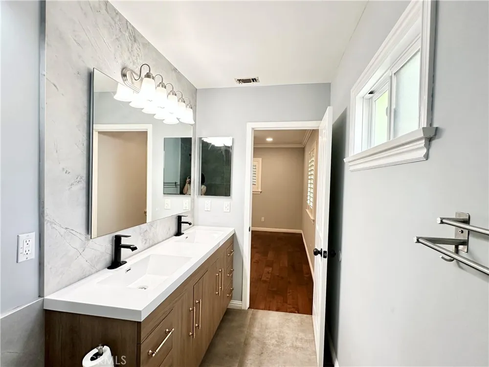 2649 Parish Burbank, CA 91504