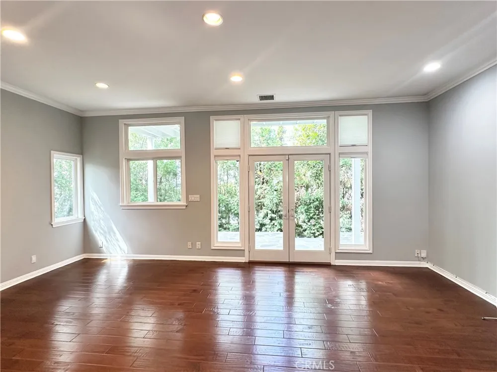 2649 Parish Burbank, CA 91504