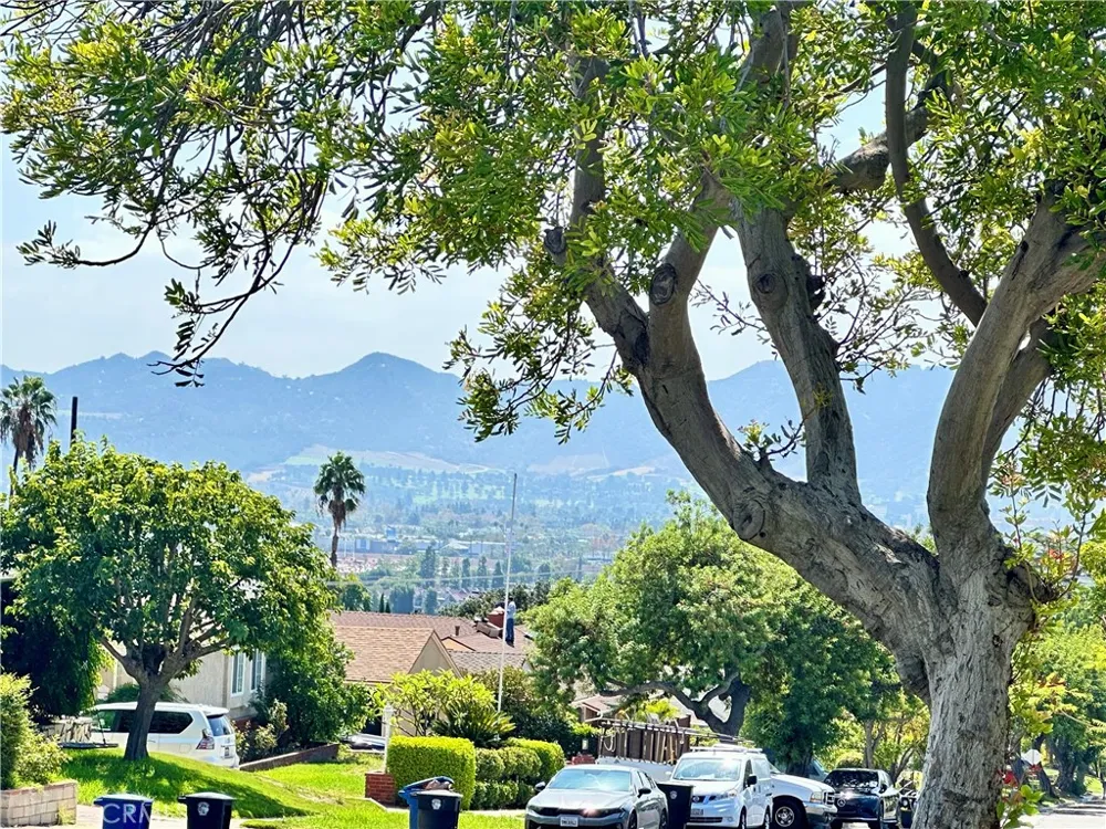 2649 Parish Burbank, CA 91504