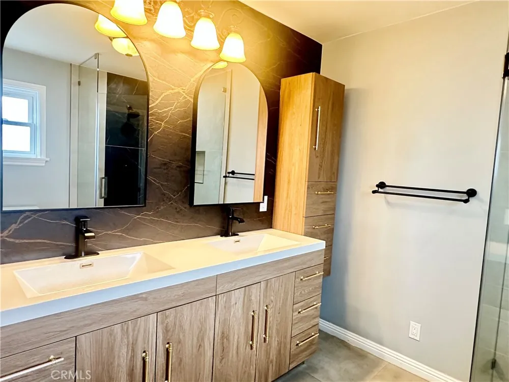 2649 Parish Burbank, CA 91504