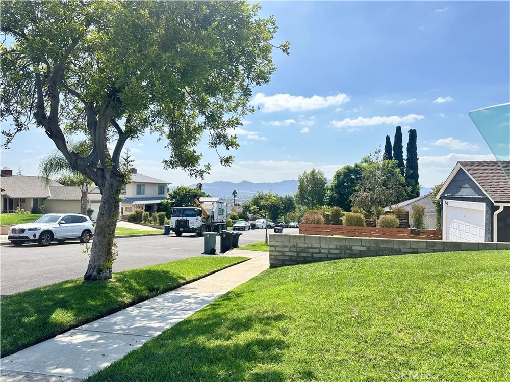 2649 Parish Burbank, CA 91504