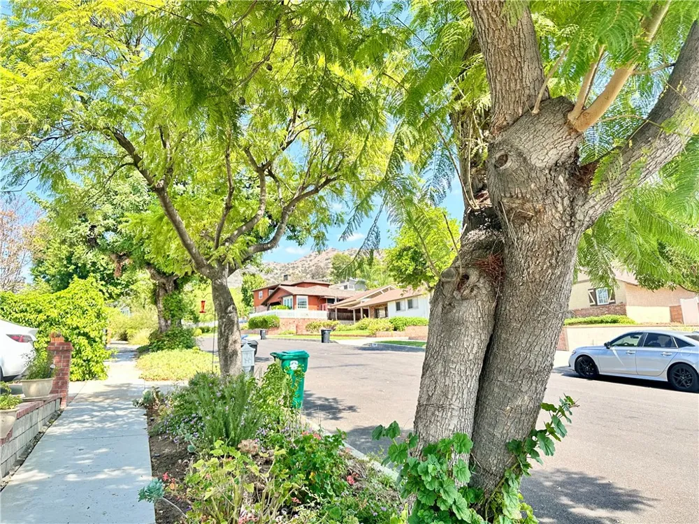 2649 Parish Burbank, CA 91504