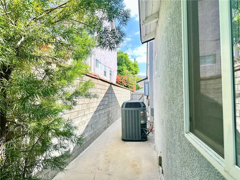 2649 Parish Burbank, CA 91504