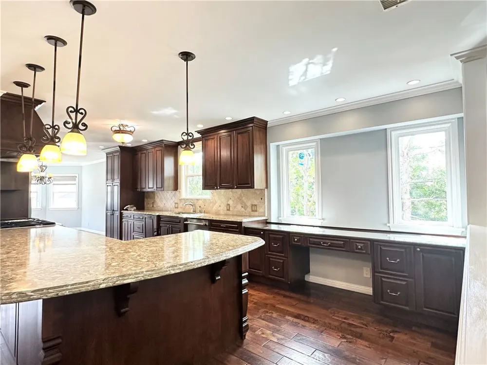 2649 Parish Burbank, CA 91504