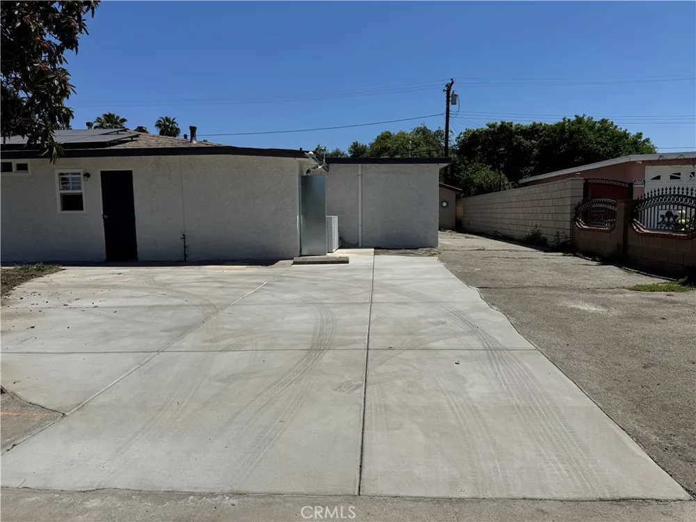 114 W Olive Pomona, CA 91766