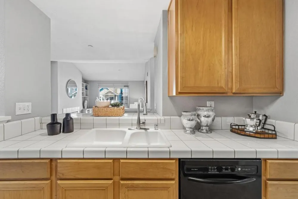 609 Arcadia Terrace #303 Sunnyvale, CA 94085