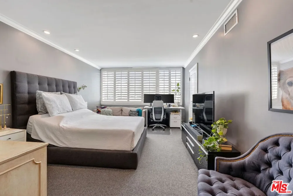 289 S Barrington Avenue #A308 Los Angeles, CA 90049