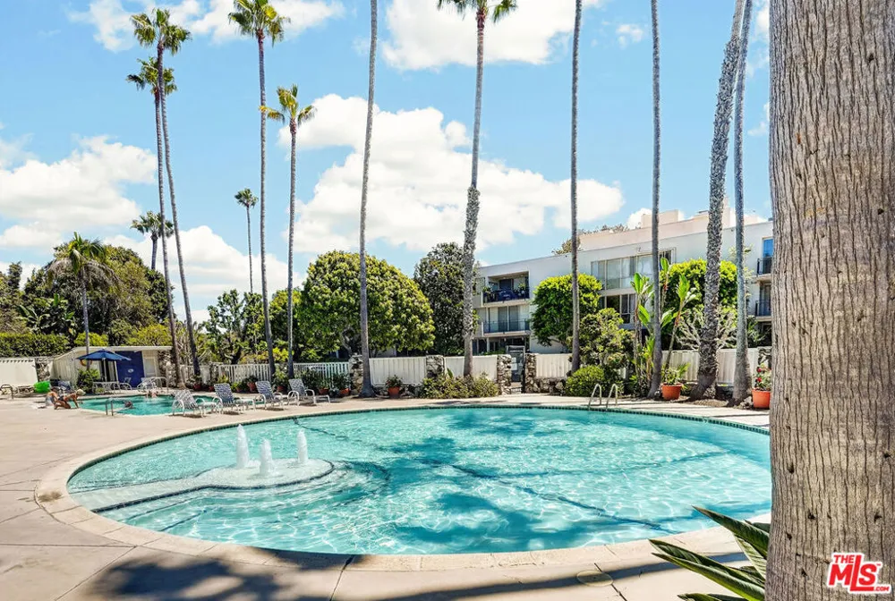 289 S Barrington Avenue #A308 Los Angeles, CA 90049