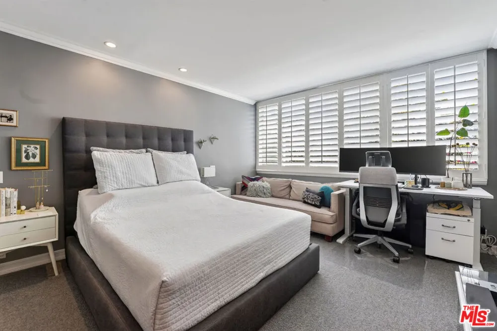289 S Barrington Avenue #A308 Los Angeles, CA 90049