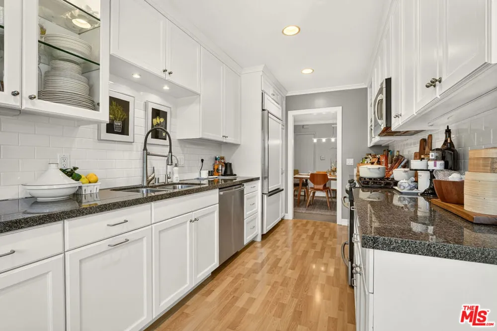 289 S Barrington Avenue #A308 Los Angeles, CA 90049