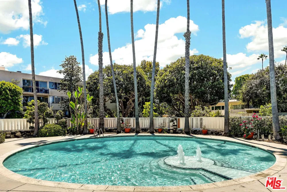 289 S Barrington Avenue #A308 Los Angeles, CA 90049
