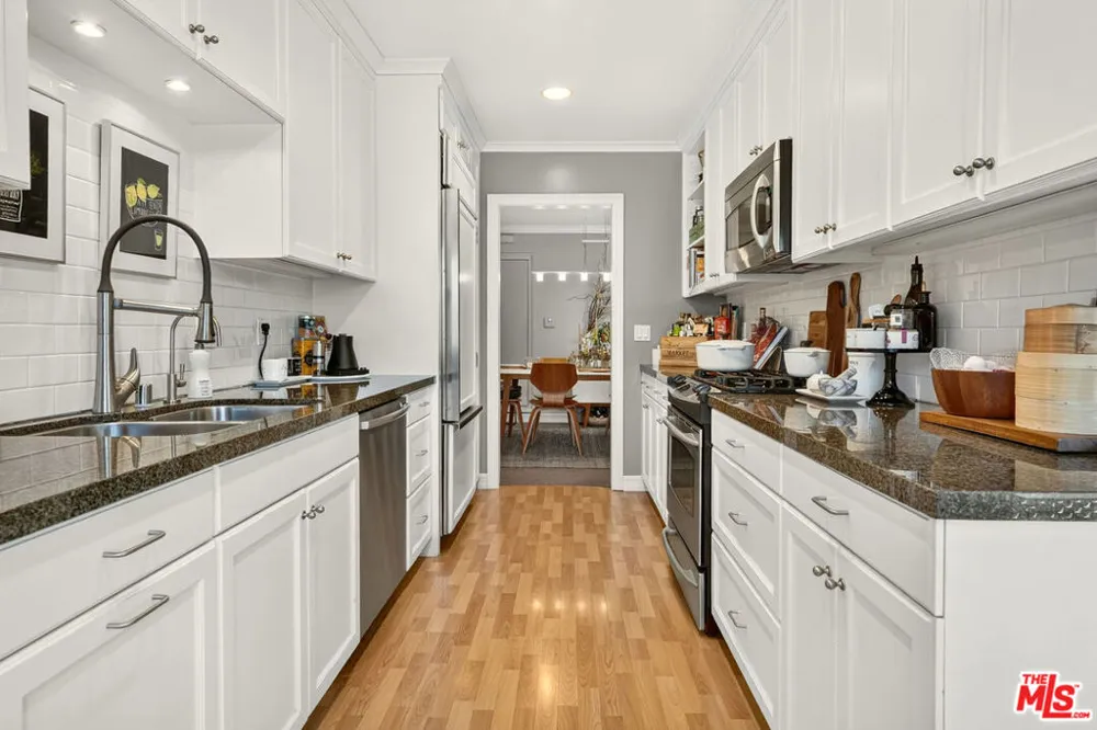 289 S Barrington Avenue #A308 Los Angeles, CA 90049