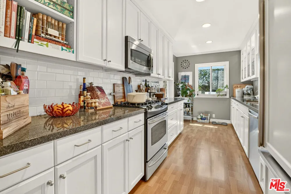 289 S Barrington Avenue #A308 Los Angeles, CA 90049