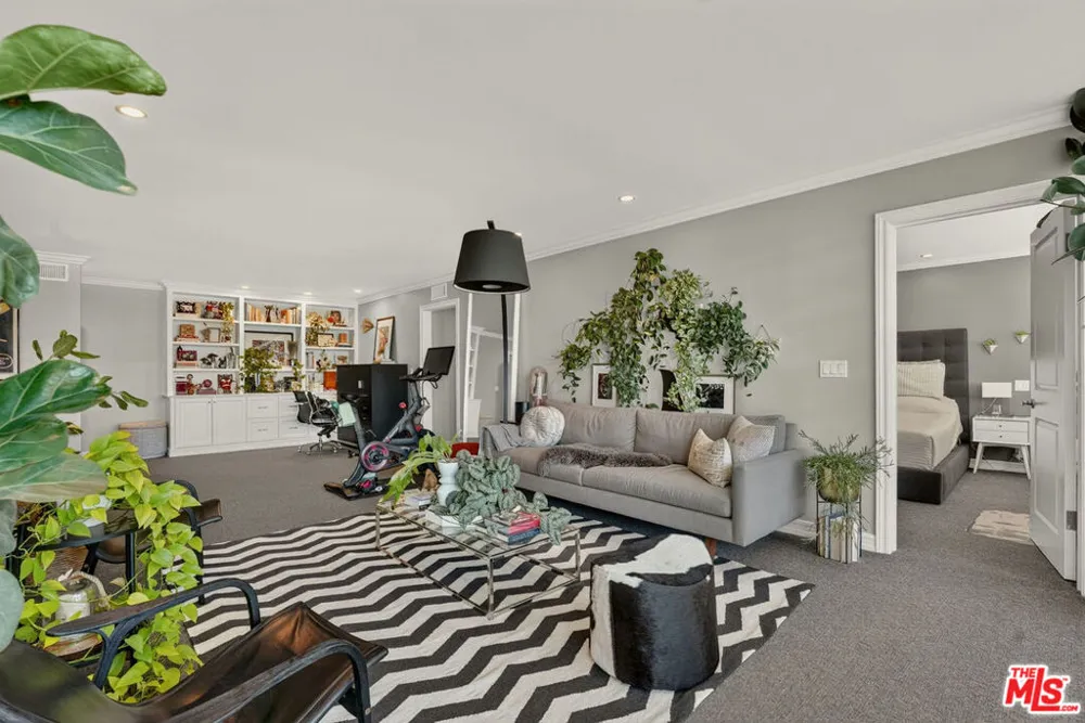 289 S Barrington Avenue #A308 Los Angeles, CA 90049