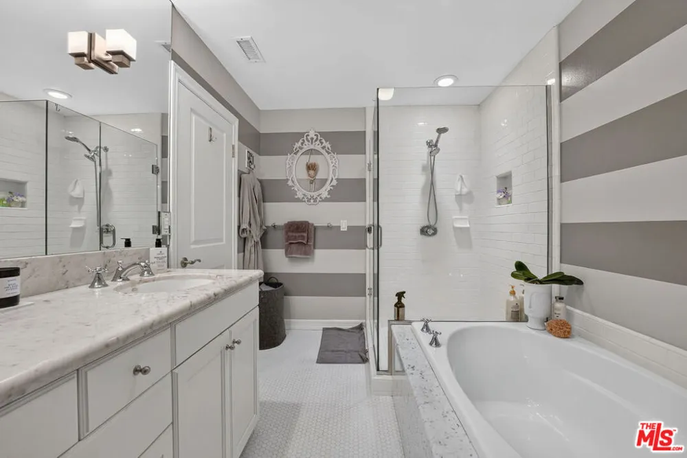 289 S Barrington Avenue #A308 Los Angeles, CA 90049