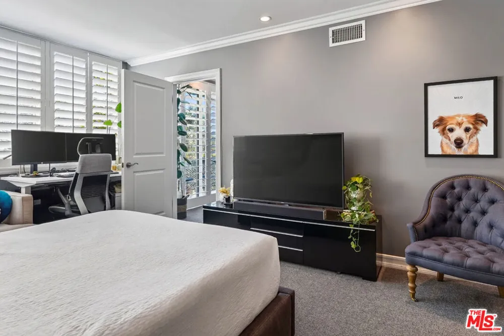 289 S Barrington Avenue #A308 Los Angeles, CA 90049