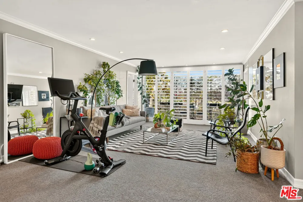 289 S Barrington Avenue #A308 Los Angeles, CA 90049