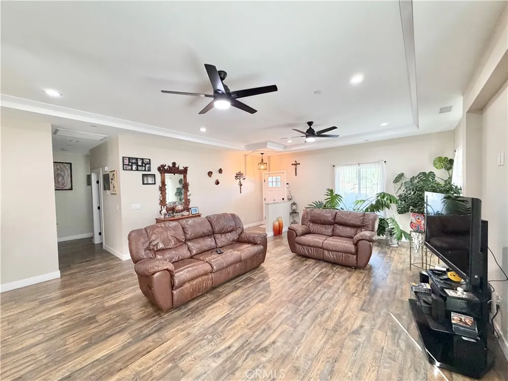 845 S San Jacinto Street Hemet, CA 92543