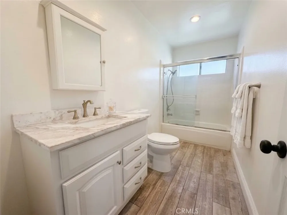 5354 Lindley #204 Los Angeles, CA 91316