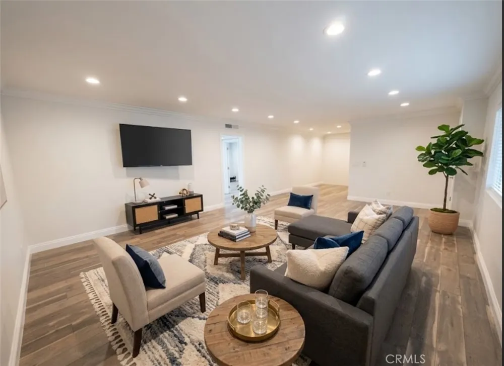 5354 Lindley #204 Los Angeles, CA 91316