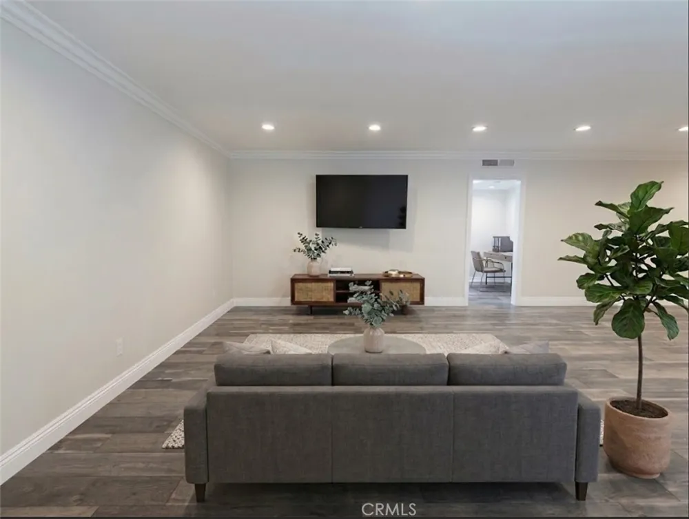5354 Lindley #204 Los Angeles, CA 91316