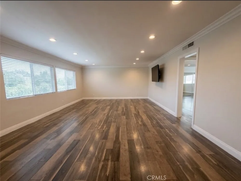 5354 Lindley #204 Los Angeles, CA 91316