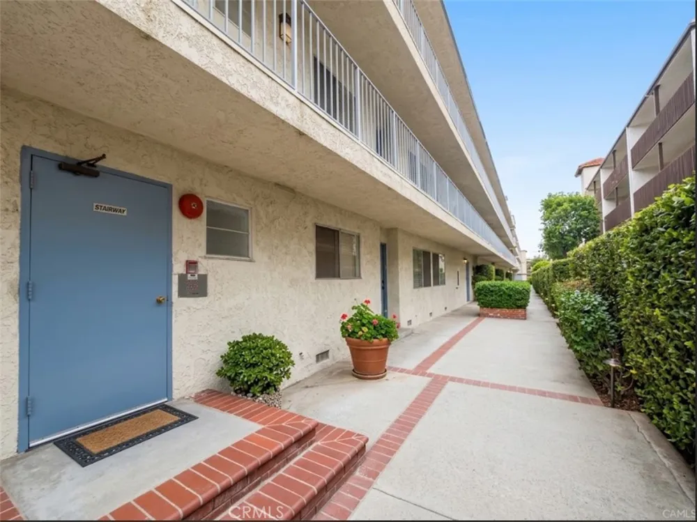 5354 Lindley #204 Los Angeles, CA 91316