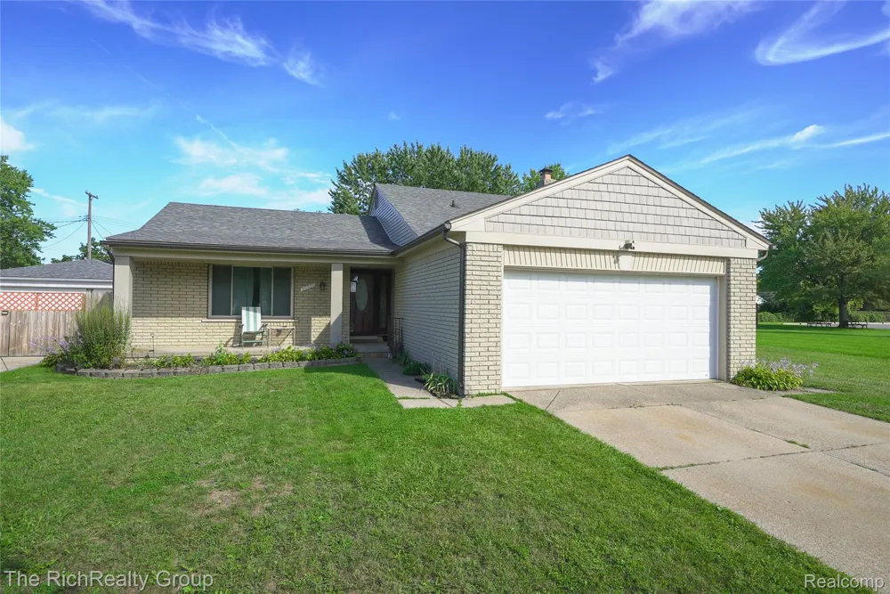 30350 Quinkert Street Roseville City, MI 48066