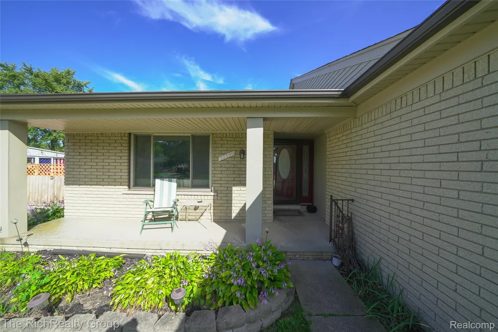 30350 Quinkert Street Roseville City, MI 48066