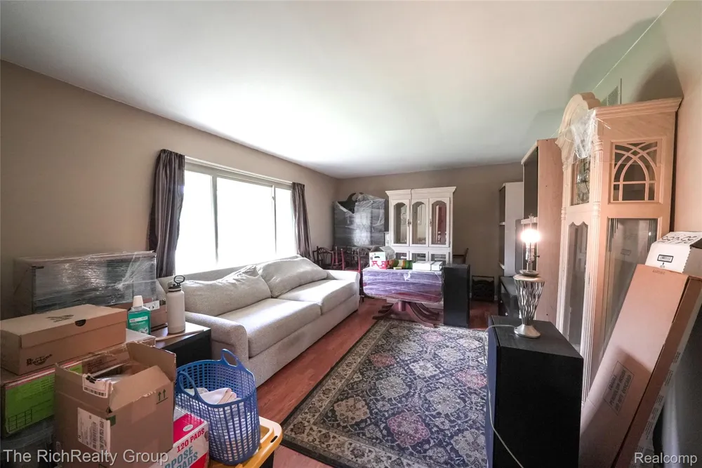30350 Quinkert Street Roseville City, MI 48066