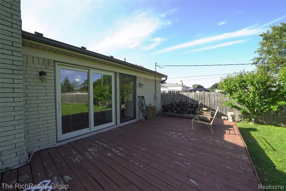 30350 Quinkert Street Roseville City, MI 48066
