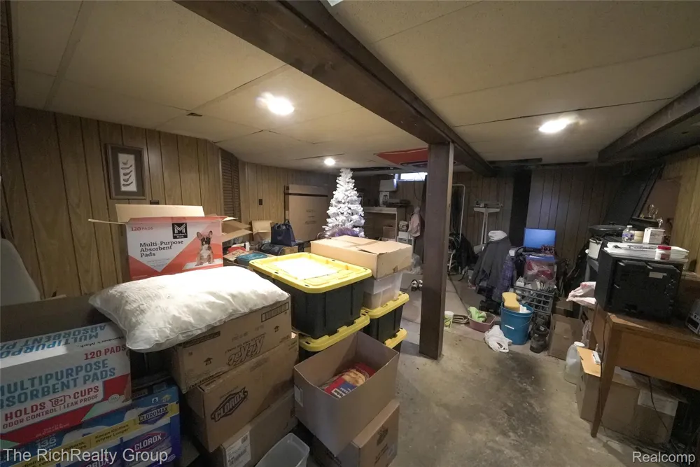 30350 Quinkert Street Roseville City, MI 48066