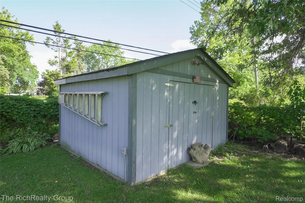 30350 Quinkert Street Roseville City, MI 48066