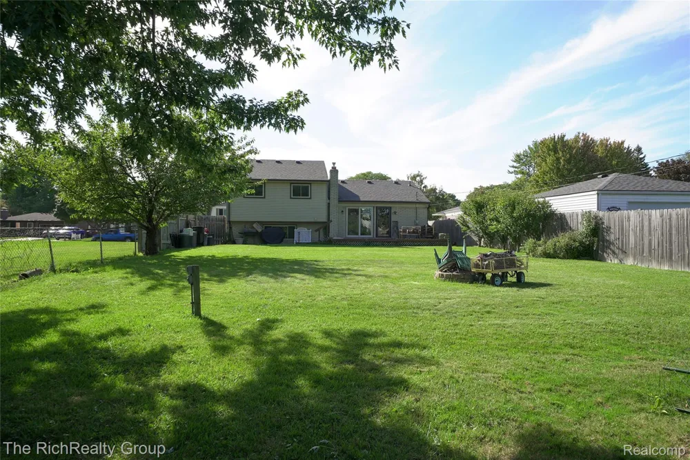 30350 Quinkert Street Roseville City, MI 48066