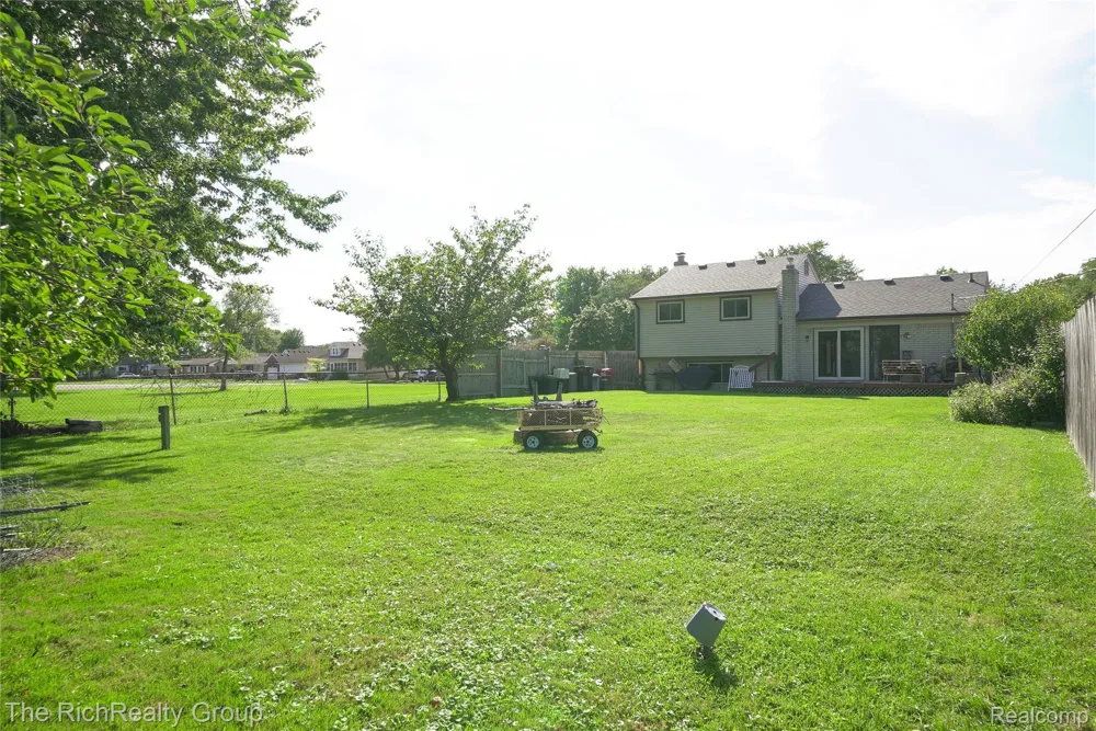 30350 Quinkert Street Roseville City, MI 48066