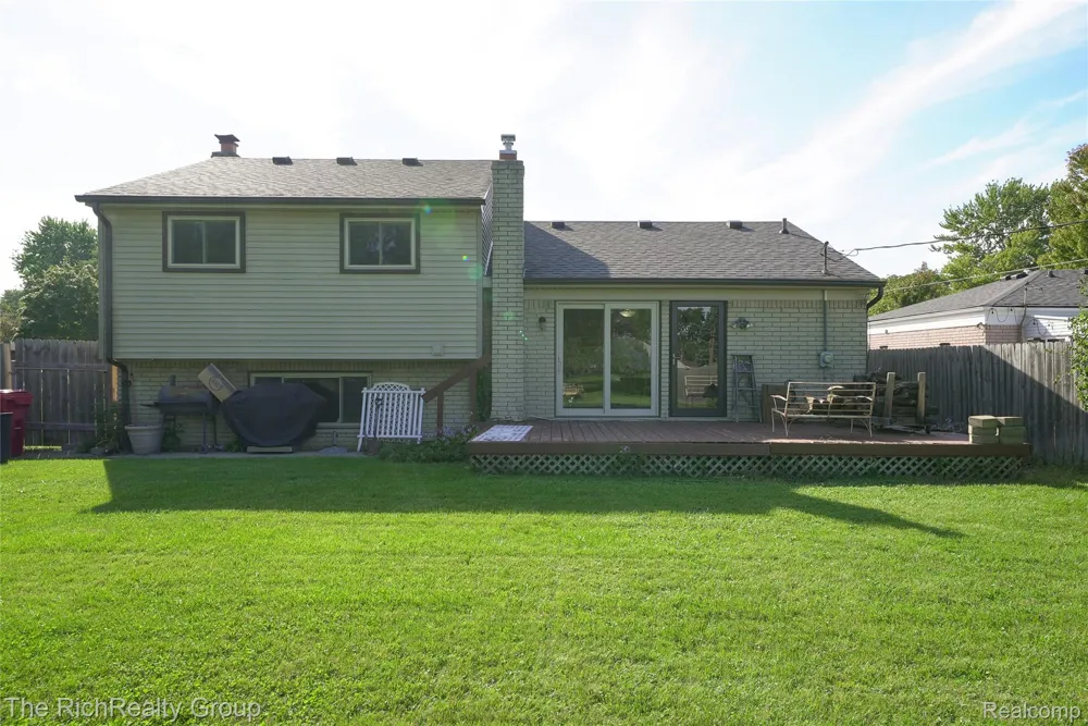 30350 Quinkert Street Roseville City, MI 48066