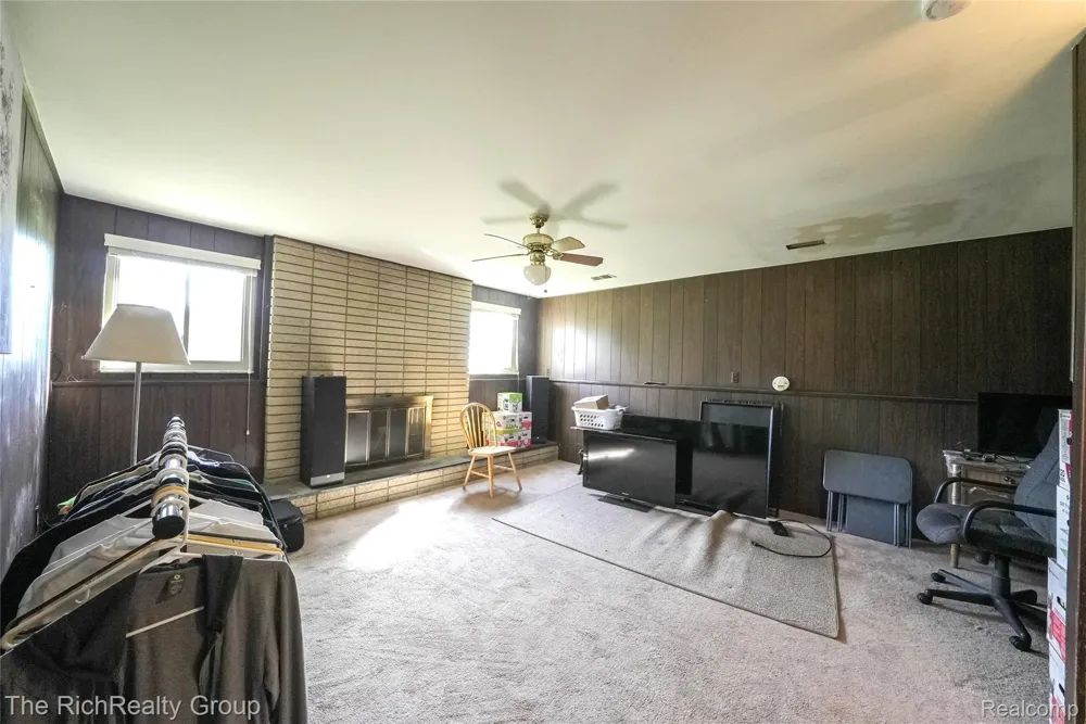 30350 Quinkert Street Roseville City, MI 48066