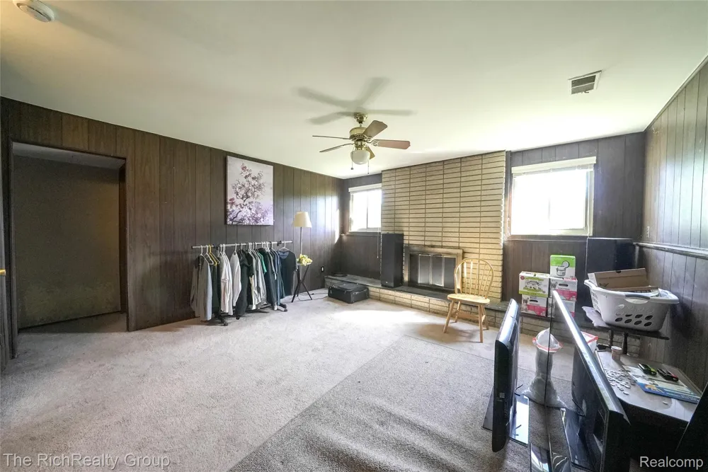 30350 Quinkert Street Roseville City, MI 48066