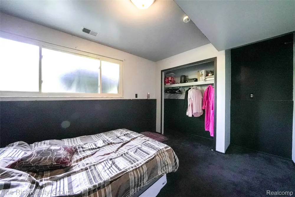 30350 Quinkert Street Roseville City, MI 48066