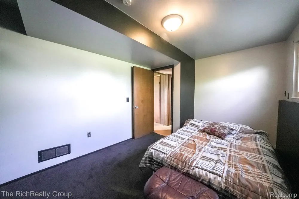 30350 Quinkert Street Roseville City, MI 48066