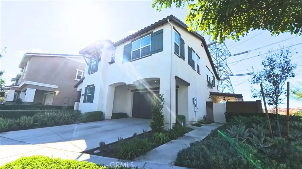 6035 Rio Bravo Eastvale, CA 92880